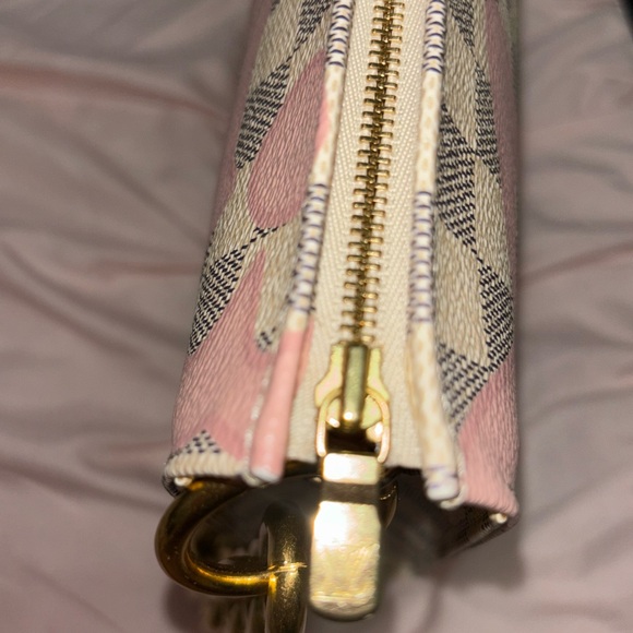 Louis Vuitton Damier Azur Tahitienne Toiletry Pouch 26 - Picture 6 of 7